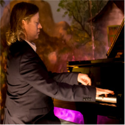 Foto 2 van Pianist Alexander