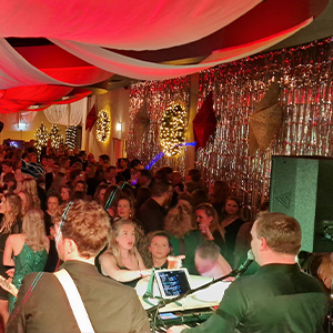 Foto 2 van The Piano Request Show