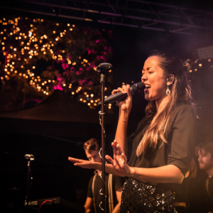 Foto 4 van Tonight Only XL