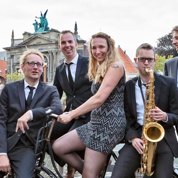 Foto 2 van True To Sue