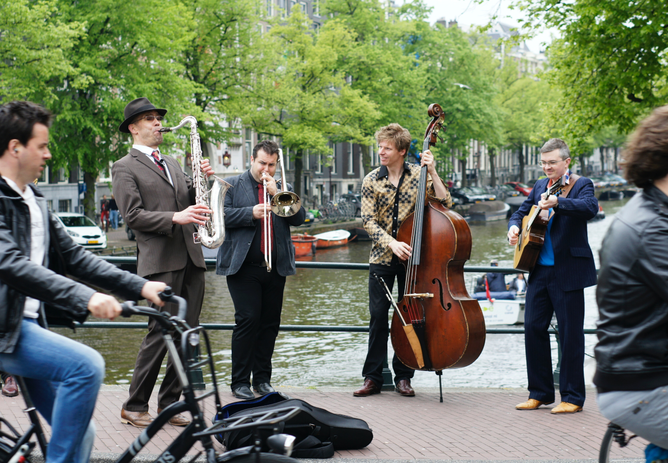 Hoe coverbands creativiteit toevoegen aan bekende nummers